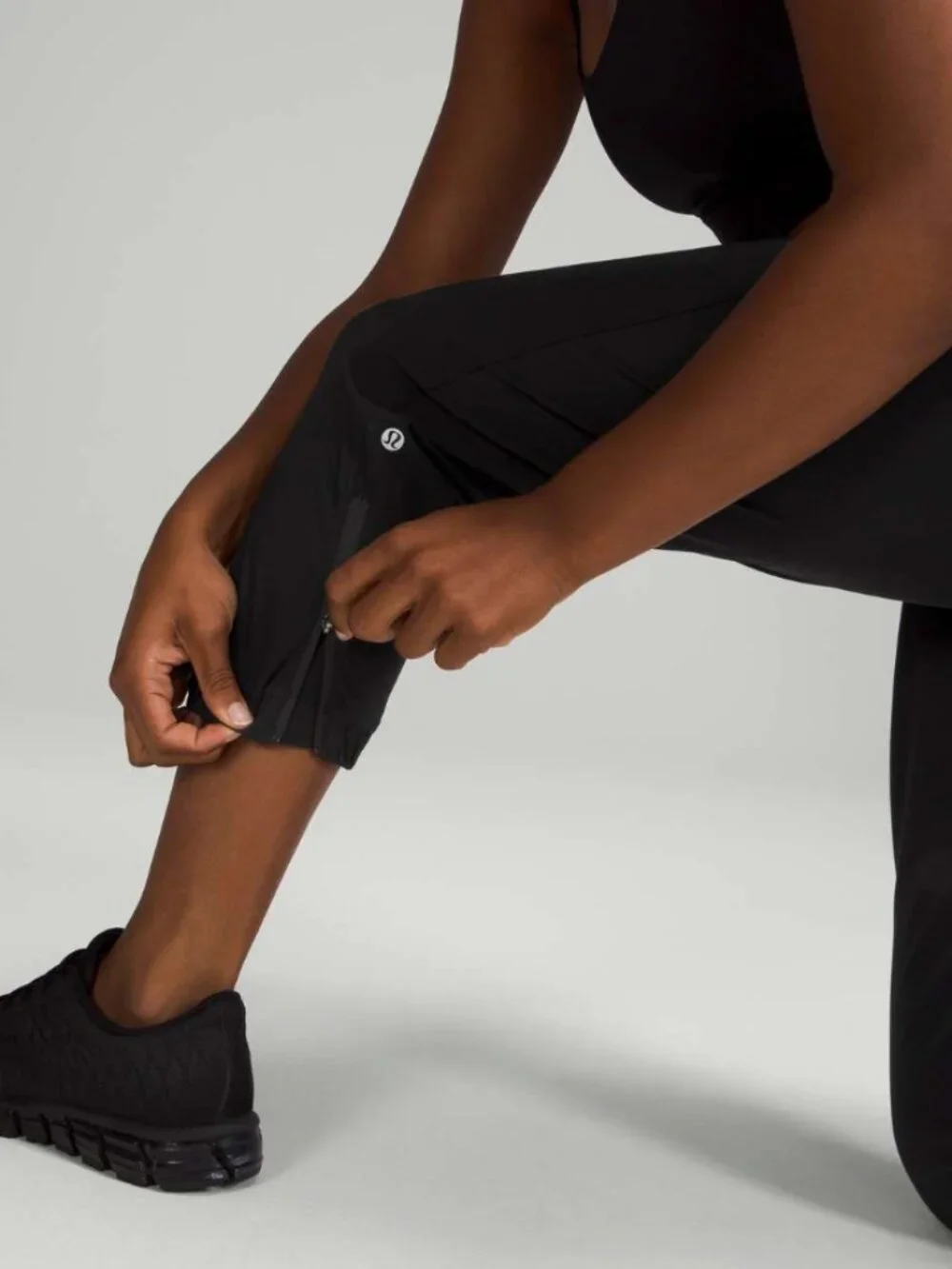 Lululemon Sz 0 Adapted State High-Rise Jogger Crop Black - Picture 4 of 5